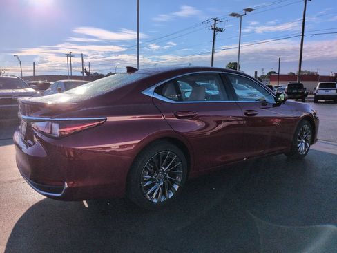 Used 2025 Lexus ES 300h Ultra Luxury w/ Accessory Package (Z1) FWD image 5