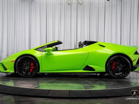 Used 2023 Lamborghini Huracan EVO image 10