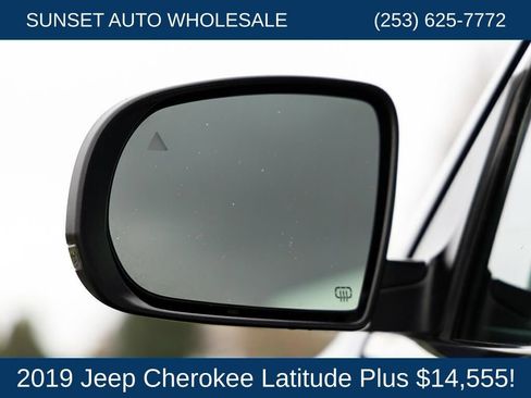 Used 2019 Jeep Cherokee Latitude Plus AWD/4WD image 35