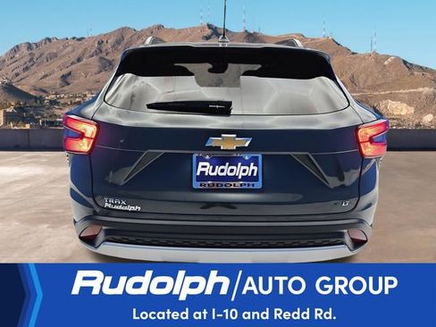 Used 2025 Chevrolet Trax LT FWD image 4