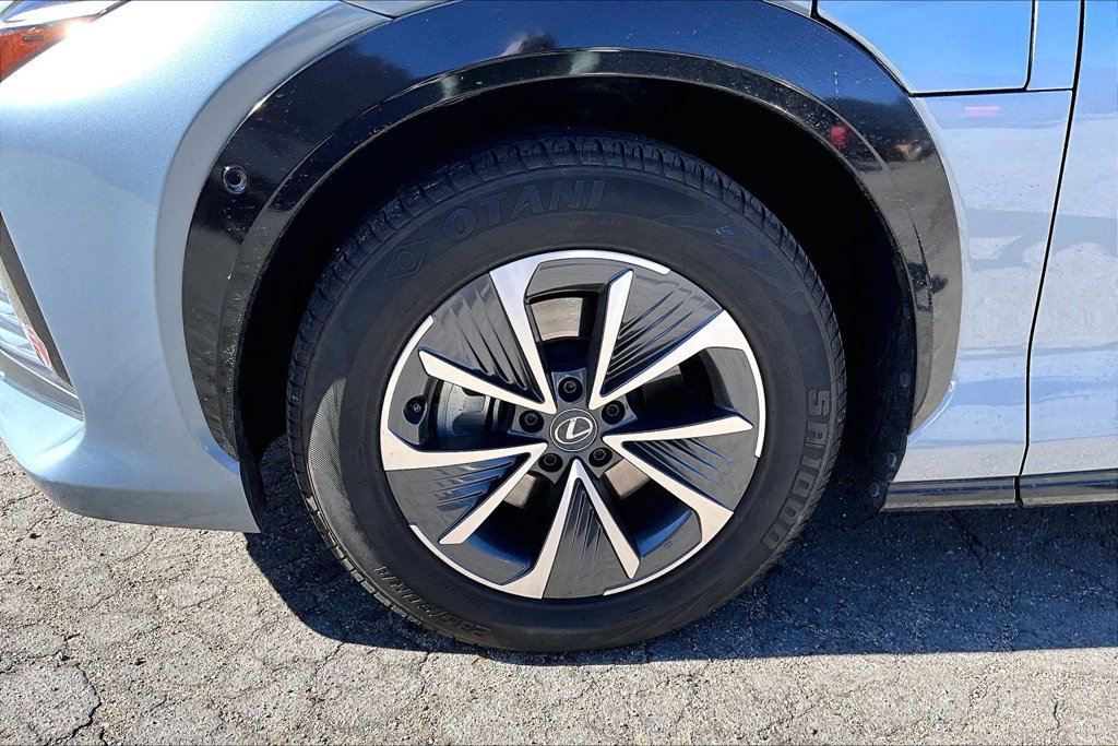Used 2023 Lexus RZ 450e Premium w/ Technology Package AWD/4WD image 7
