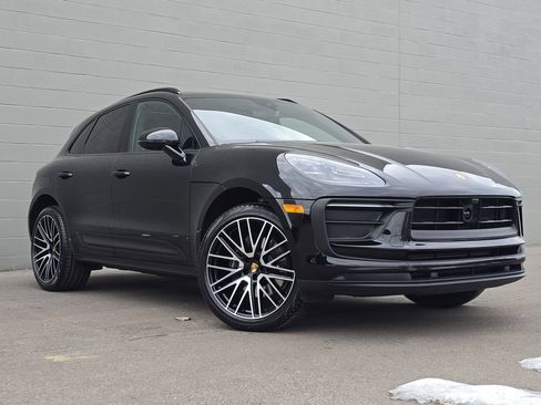 Certified 2025 Porsche Macan image 7
