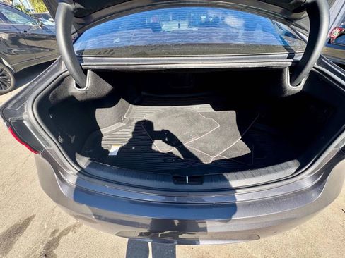 Used 2018 Kia Cadenza Premium image 19