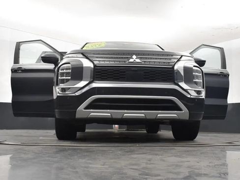 Used 2024 Mitsubishi Outlander FWD image 11
