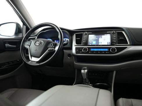 Used 2017 Toyota Highlander XLE AWD/4WD image 10