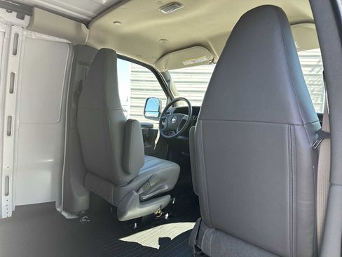 New 2025 Chevrolet Express 2500 w/ Enhanced Convenience Package image 17
