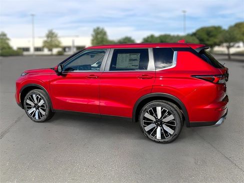 New 2025 Mitsubishi Outlander SE image 5