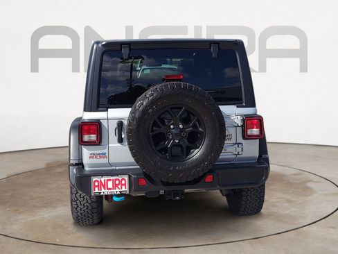 Used 2024 Jeep Wrangler Unlimited AWD/4WD image 9