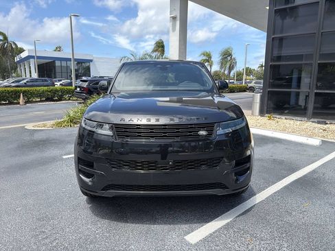 Used 2025 Land Rover Range Rover Sport SE AWD/4WD image 3