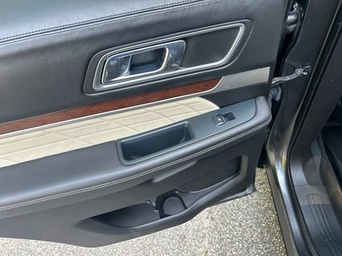 Used 2016 Ford Explorer Platinum AWD/4WD image 27