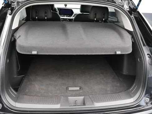 Used 2025 Chevrolet Trax LT FWD image 16