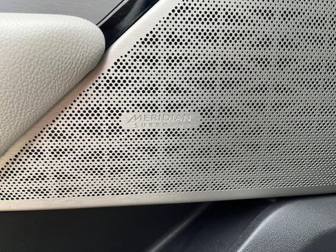 Used 2019 Land Rover Range Rover Velar R-Dynamic SE image 16