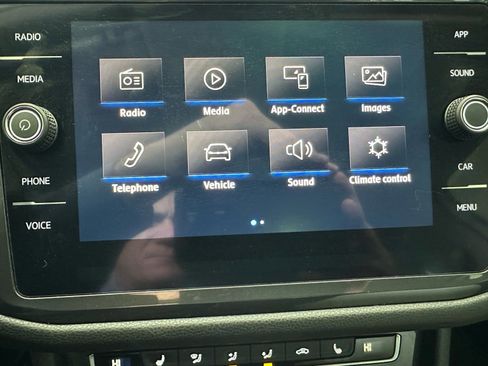 Used 2020 Volkswagen Tiguan SE image 43