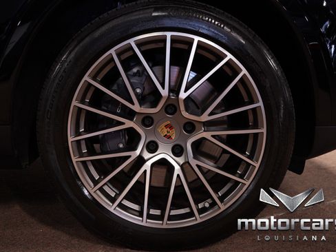 Used 2022 Porsche Cayenne Platinum Edition AWD/4WD image 22
