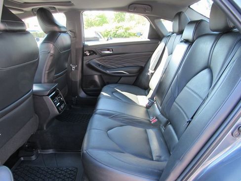 Used 2022 Toyota Avalon Limited image 25