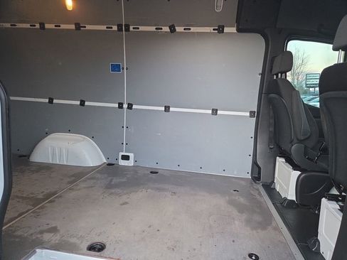 Used 2023 Mercedes-Benz Sprinter 144 Cargo image 15