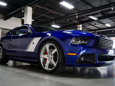Used 2013 Ford Mustang GT Premium w/ Electronics Pkg image 2