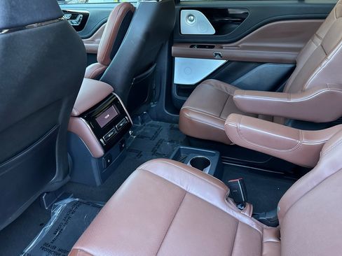 Certified 2025 Lincoln Aviator Reserve w/ Equipment Group 201A AWD/4WD image 12
