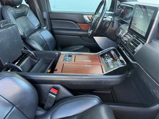 Used 2021 Lincoln Navigator Reserve w/ Luxury Package AWD/4WD image 21