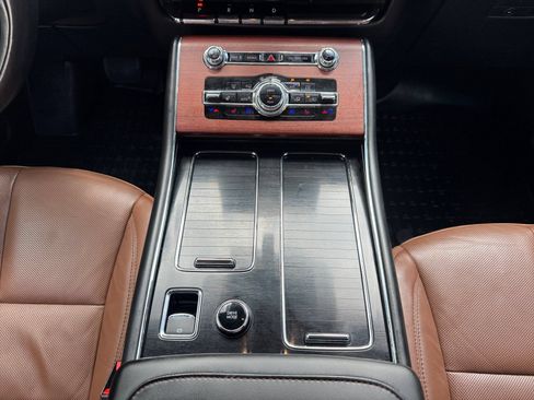 Used 2023 Lincoln Aviator Reserve w/ Equipment Group 201A AWD/4WD image 11