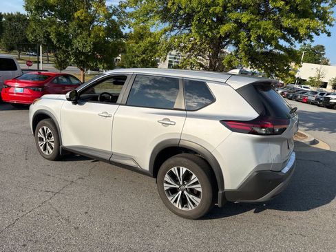 Used 2023 Nissan Rogue SV FWD image 8