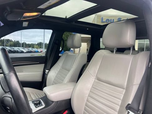 Used 2018 Jeep Grand Cherokee Limited AWD/4WD image 16