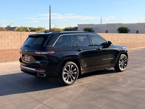 Used 2024 Jeep Grand Cherokee Overland w/ Luxury Tech Group IV AWD/4WD image 8