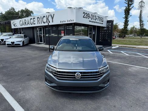 Used 2020 Volkswagen Jetta R-Line w/ R-Line Cold Weather Package FWD image 2