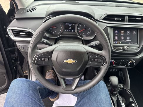 Used 2023 Chevrolet TrailBlazer LT AWD/4WD image 16