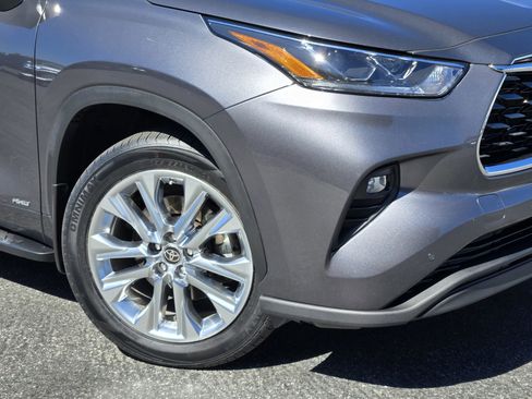 Used 2023 Toyota Highlander Limited image 9