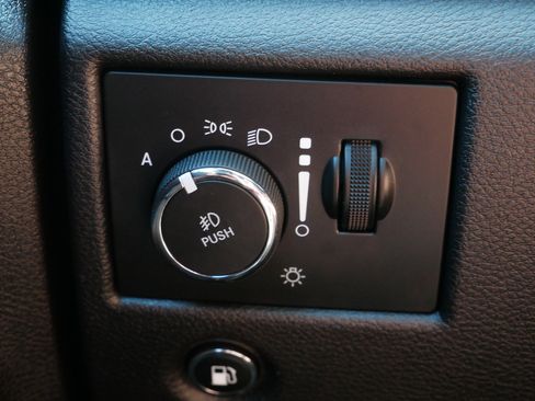 Used 2019 Jeep Grand Cherokee Altitude AWD/4WD image 26