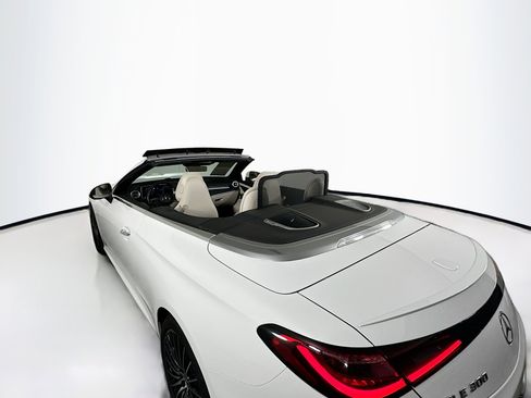 Used 2024 Mercedes-Benz CLE 300 4MATIC Cabriolet image 26