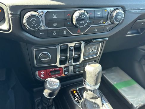 New 2026 Jeep Gladiator Rubicon w/ Steel Power Dome Hood Package AWD/4WD image 27