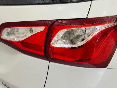 Used 2018 Chevrolet Equinox Premier image 15