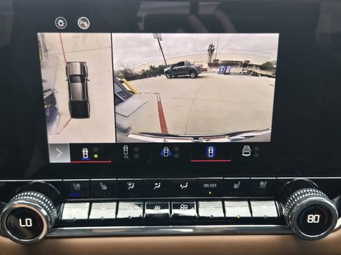 Used 2024 GMC Canyon AT4 w/ AT4 Premium Package image 13