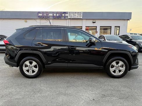 Used 2021 Toyota RAV4 XLE image 5