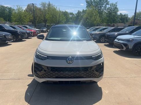 New 2026 Volkswagen Tiguan SE R-Line AWD/4WD image 2