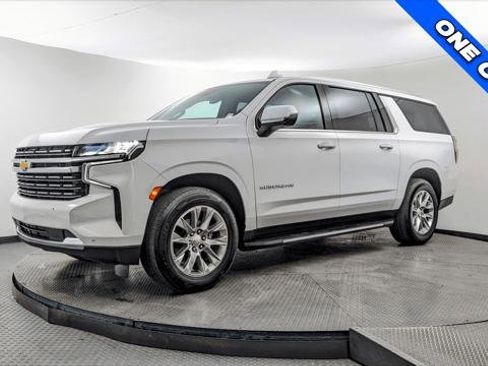 Used 2023 Chevrolet Suburban Premier image 2