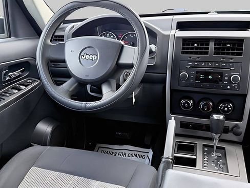 Used 2010 Jeep Liberty Sport RWD image 13