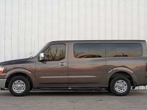 Used 2017 Nissan NV 3500 SL image 8