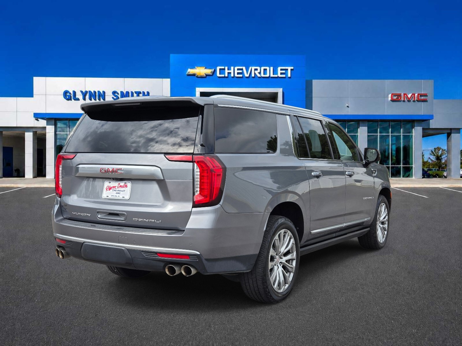 Used 2022 GMC Yukon XL Denali w/ Denali Premium Package AWD/4WD image 7