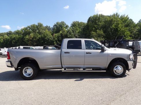 Used 2024 RAM 3500 Tradesman w/ Towing Technology Group AWD/4WD image 8