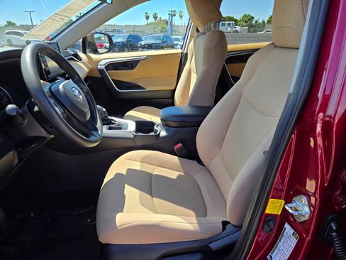 Used 2021 Toyota RAV4 LE FWD image 15