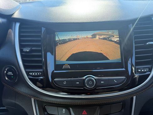 Used 2018 Chevrolet Trax LT w/ LT Convenience Package image 18