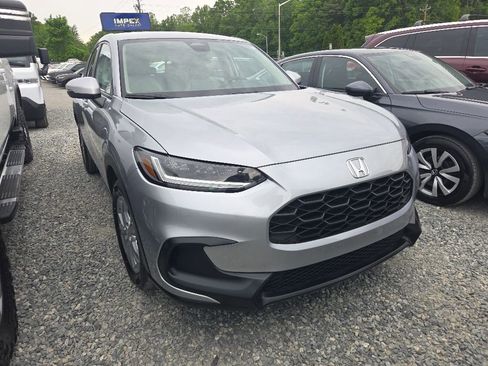 Used 2023 Honda HR-V LX image 2