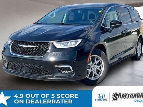 Used 2023 Chrysler Pacifica Touring-L FWD image 1
