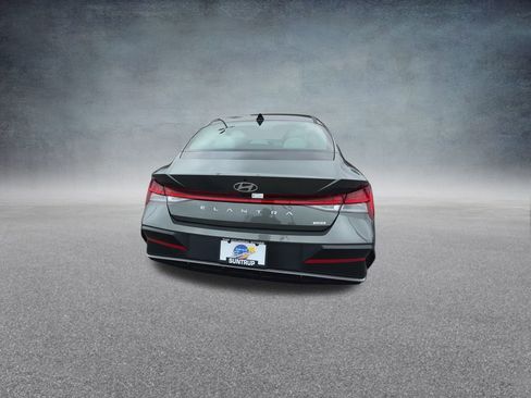 New 2025 Hyundai Elantra Limited image 19