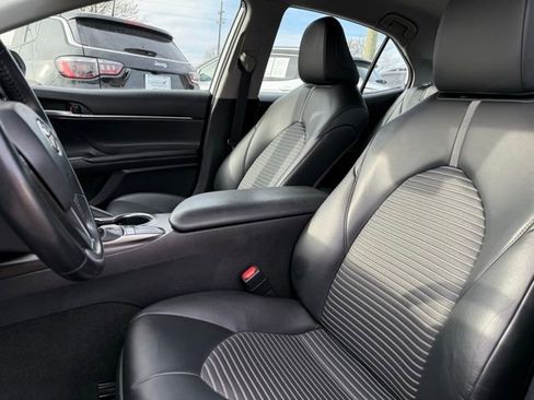 Used 2023 Toyota Camry SE image 11