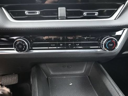 Used 2025 Chevrolet Equinox LT FWD image 19