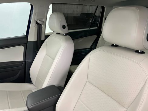 Used 2021 Volkswagen Tiguan SEL AWD/4WD image 17